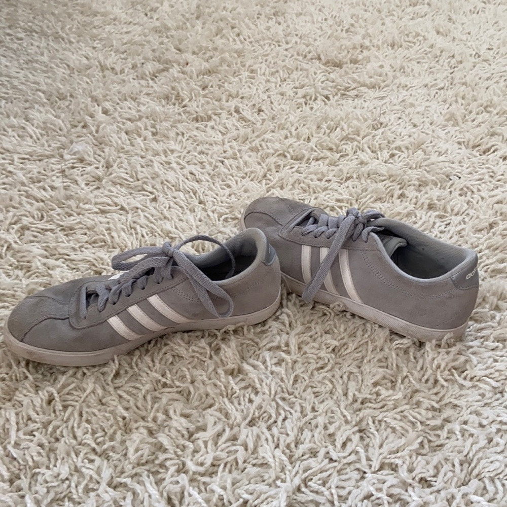 -Gray Velvet Adidas     -Size 8 US     -Used
